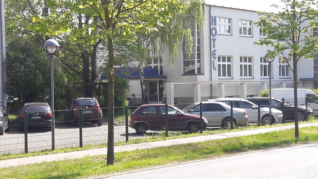 Amarillo Hotel Velten Exteriör bild